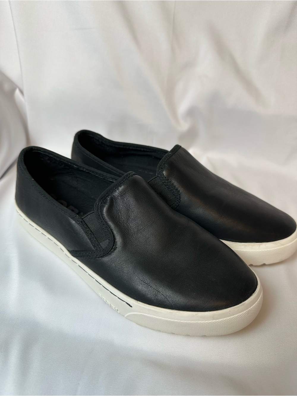 Sorel Campsneak Slip-On Black Leather Sneakers Women’s Size 9